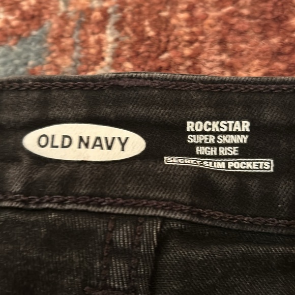 Old Navy High-Waisted Rockstar Super-Skinny Jeans Distressed - 12 - Picture 4 of 5